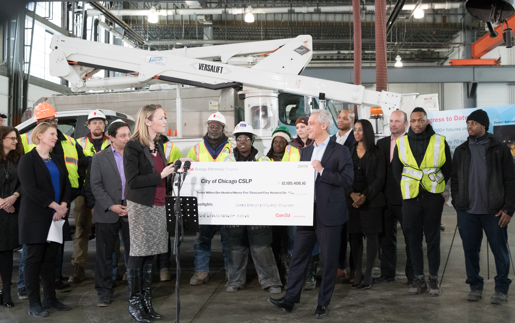 Mayor Emanuel Announces Chicago Streetlight